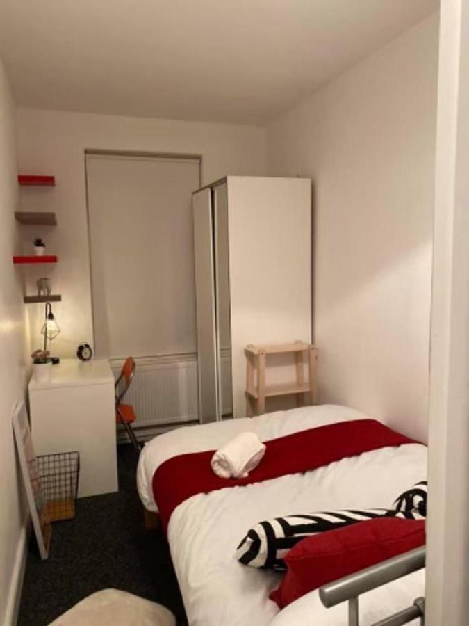 Spacious Four Bedroom Home 3 Bathrooms - Κόβεντρι Εξωτερικό φωτογραφία
