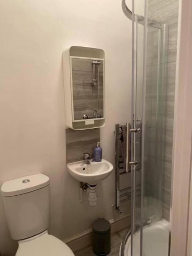 Spacious Four Bedroom Home 3 Bathrooms - Κόβεντρι Εξωτερικό φωτογραφία
