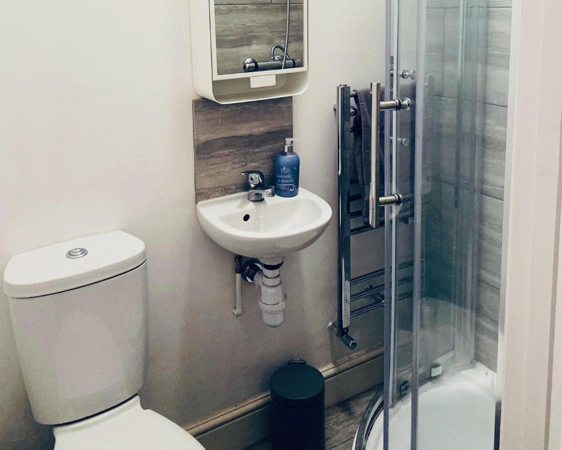 Spacious Four Bedroom Home 3 Bathrooms - Κόβεντρι Εξωτερικό φωτογραφία