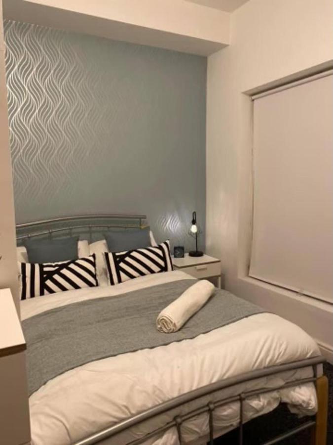 Spacious Four Bedroom Home 3 Bathrooms - Κόβεντρι Εξωτερικό φωτογραφία