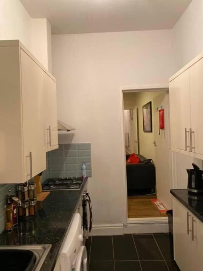 Spacious Four Bedroom Home 3 Bathrooms - Κόβεντρι Εξωτερικό φωτογραφία